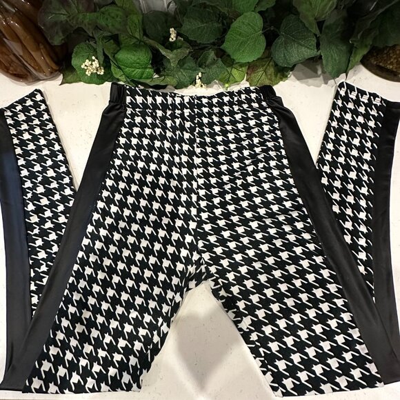 Houndstooth Print Leggings With Faux Leather Side Panels By 4everyoung - Picture 1 of 6